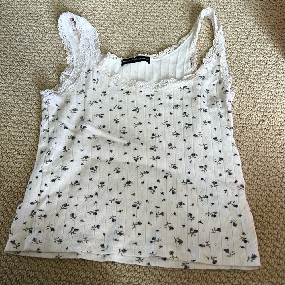 white lace brandy melville tank top with blue flowers